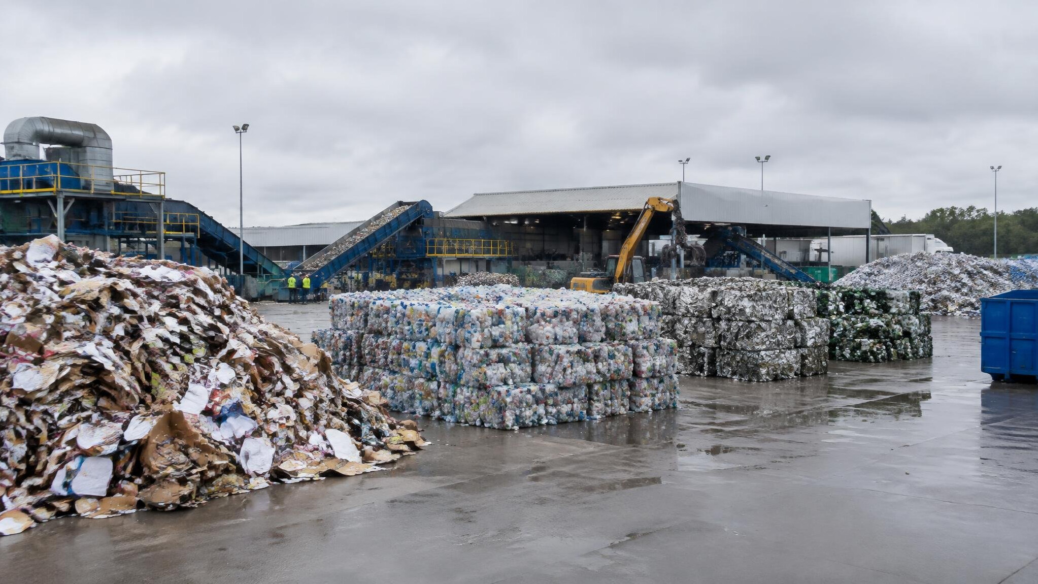 Waste management facility with sorted recyclable materials